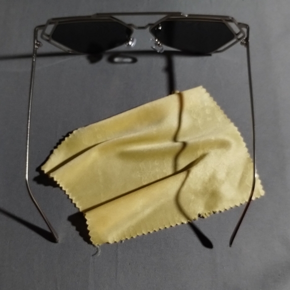 Mirrored Sunglasses - Picture 6 of 9